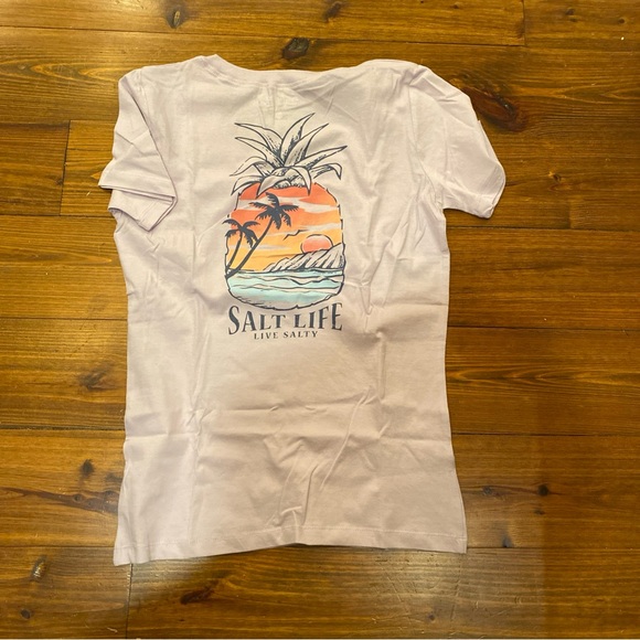 🚚Salt Life Women’s  Live Salty Lilac Pineapple Fitted V-Neck T-Shirt NWT - Picture 3 of 3